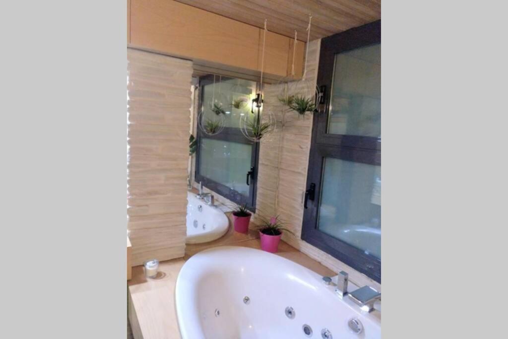 Cozy Designer Apart / Acogedor Apartamento De Diseño ● Wifi - Jacuzzi - A/c Steamsauna